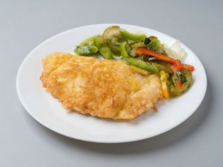 filet z kurczaka smażony w jajku