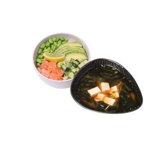Zupa miso z tofu i poke z łososiem