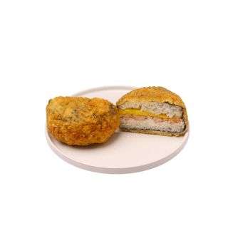 Sushi-burger z delikatnym grillowanym łososiem i mango