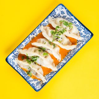 Pierożki Momo z kurczakiem