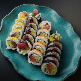 Sushi Set 4 / 2 osoby / surowy / 22 szt.