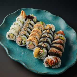 Sushi Set 7 / 3 osoby / smażony / 28 szt.