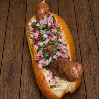 STREET FOOD SEZONOWY Z KIEŁBASĄ
