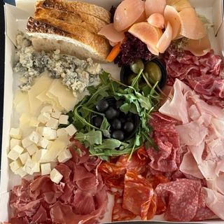 Deska włoskich serów i wędlin 