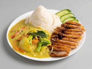 57. filet z kaczki w sosie curry z mlekiem kokosowym 