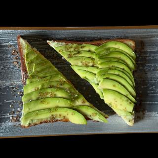 Shokupan awokado z masłem wasabi