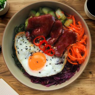Bibimbap z wołowiną