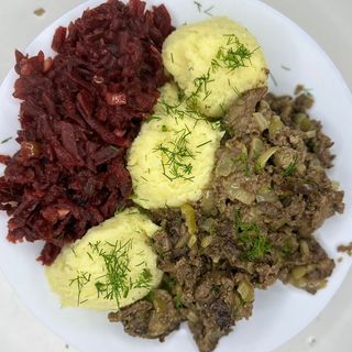 Zestaw: Zupa, Wątróbka drobiowa z cebulą i dodatkami do wyboru