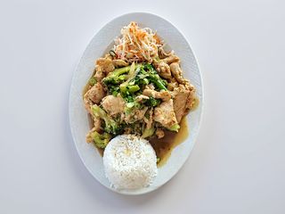 Kurczak z brokułami i czosnkiem