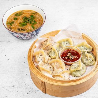 Zupa Wonton + Dim Sum z Wołowiną i Chilli + Sos