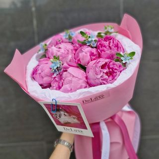 Bukiet piwonii z oxypetalum