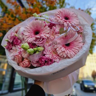 Bukiet z gerber, róż i eustom