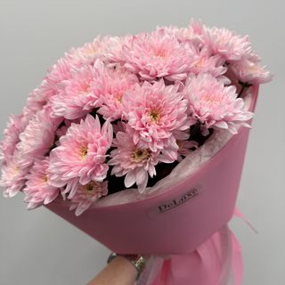 Bukiet z różowych chryzantem gałązkowych