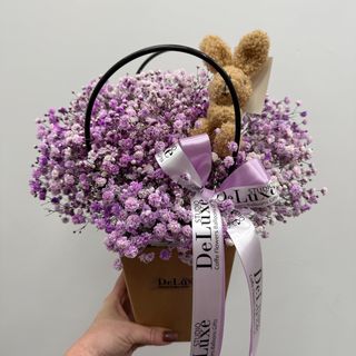 Fioletowa gipsówką w torebce