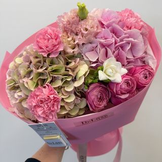 Pastelowy bukiet z hortensją i różami