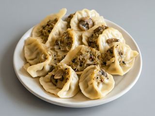 Pierogi z kapustą i grzybami leśnymi 14 szt. z cebulką lub masłe