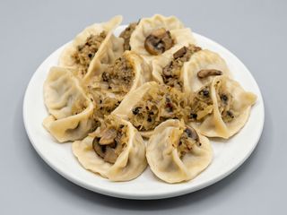 Pierogi z kapustą i grzybami leśnymi 24szt. z cebulką lub masłe