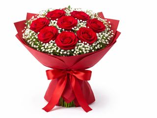 Czerwone róże otoczone gipsówką