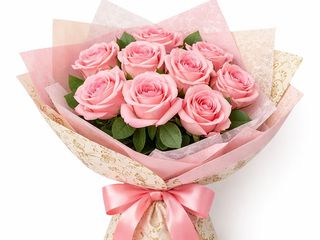 Bukiet 9 różowych róż w ozdobnym papierze