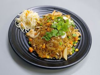 Makaron sojowy z warzywami i kurczakiem