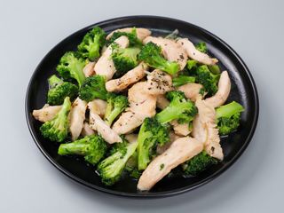 Kurczak z brokułami i czoskiem