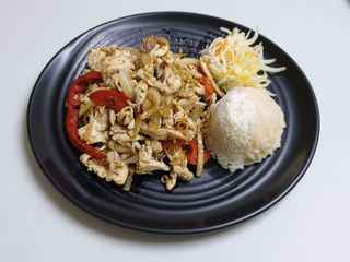 Kurczak z trawą cytrynowym