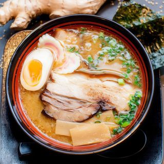 Miso ramen z boczkiem lub tofu