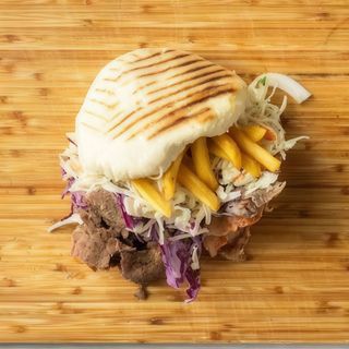 Bułka + frytki/surówki w środku