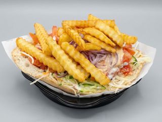 Kebab w bułce z frytkami mały