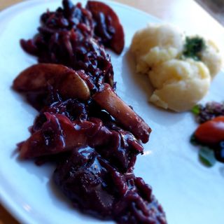 Wątróbka w sosie winno-żurawinowym