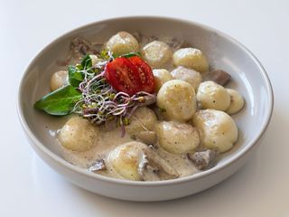 Kluski śląskie z sosem pieczarkowym