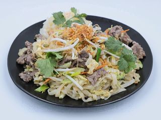 Makaron ryżowy z wołowiną