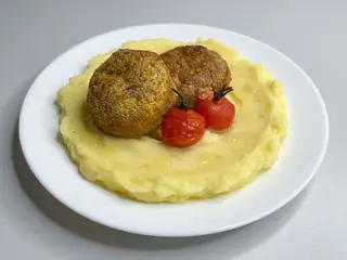 Kotlety z Indyka z Puree Ziemniaczanym i Surówką (350g)