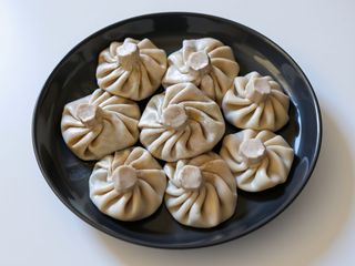 Chinkali z wołowiną, baraniną i kolendrą