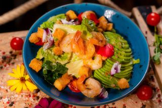 Sałatka cezar z krewetkami 360g