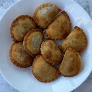 Pierogi z ziemniakami i wątrobką (porcja L) smażone