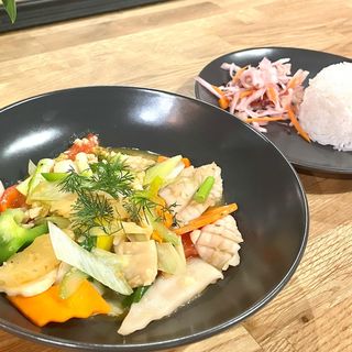 18,1.kalmary smażone z warzywami