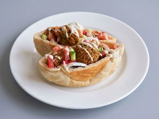 Falafel super na grubym cieście