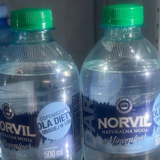 Woda gazowana 0.5L