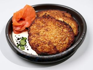 Placki ziemniaczane z gulaszem