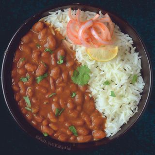 Raajma Chawal podawany z ryżem