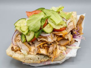 Kebab bułka z surówką mega