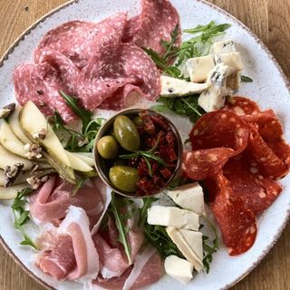 Selekcja włoskich wędlin