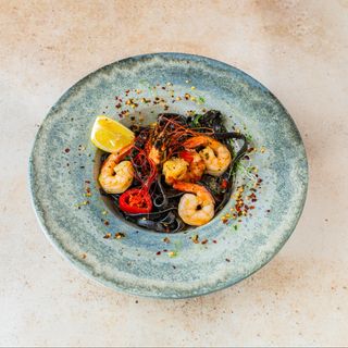 Tagliatelle czarne z krewetkami