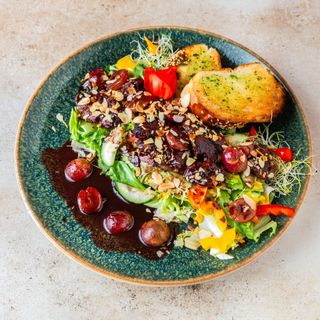 Sałatka z wytrawną wątróbką