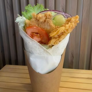 Tortilla chrupiące polędwiczki i świeże warzywa