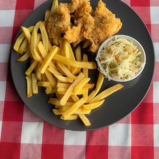 Kids menu - stripsy, frytki i surówka 