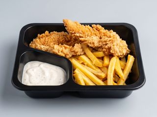 Frytki z posypką z kurczakiem i serem