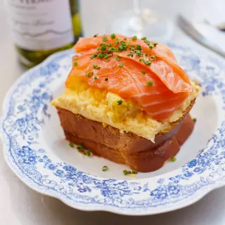 Jajecznica na brioche