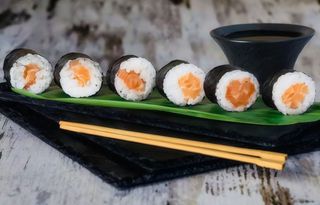 Maki łosoś 8szt